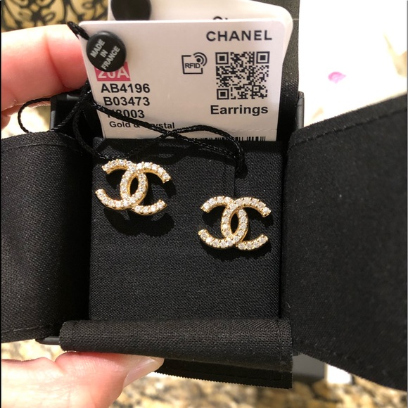❌SOLD❌CHANEL 20A Gold & Crystal Stud Logo Earrings - Picture 6 of 13